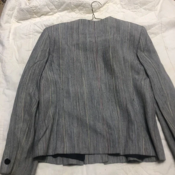 Suits - Picture 2 of 6